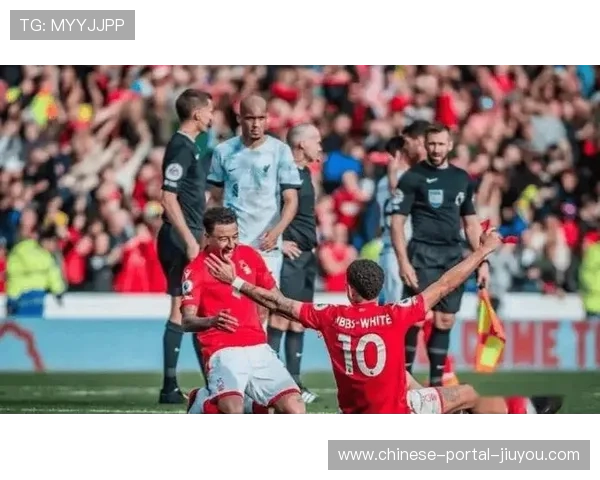 亚特兰大少一人逼平科莫，防守组织成抢分关键